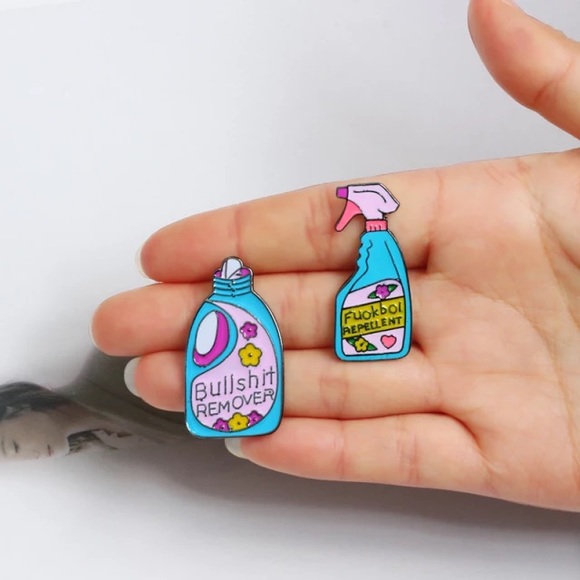 Hilarious Floral Laundry Detergent “Bullshit Remover” Metal Enamel Pin Brooch - Picture 4 of 8